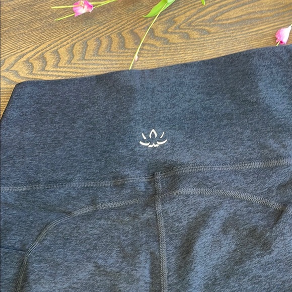 Beyond Yoga Biker Shorts with Pockets - Picture 6 of 9